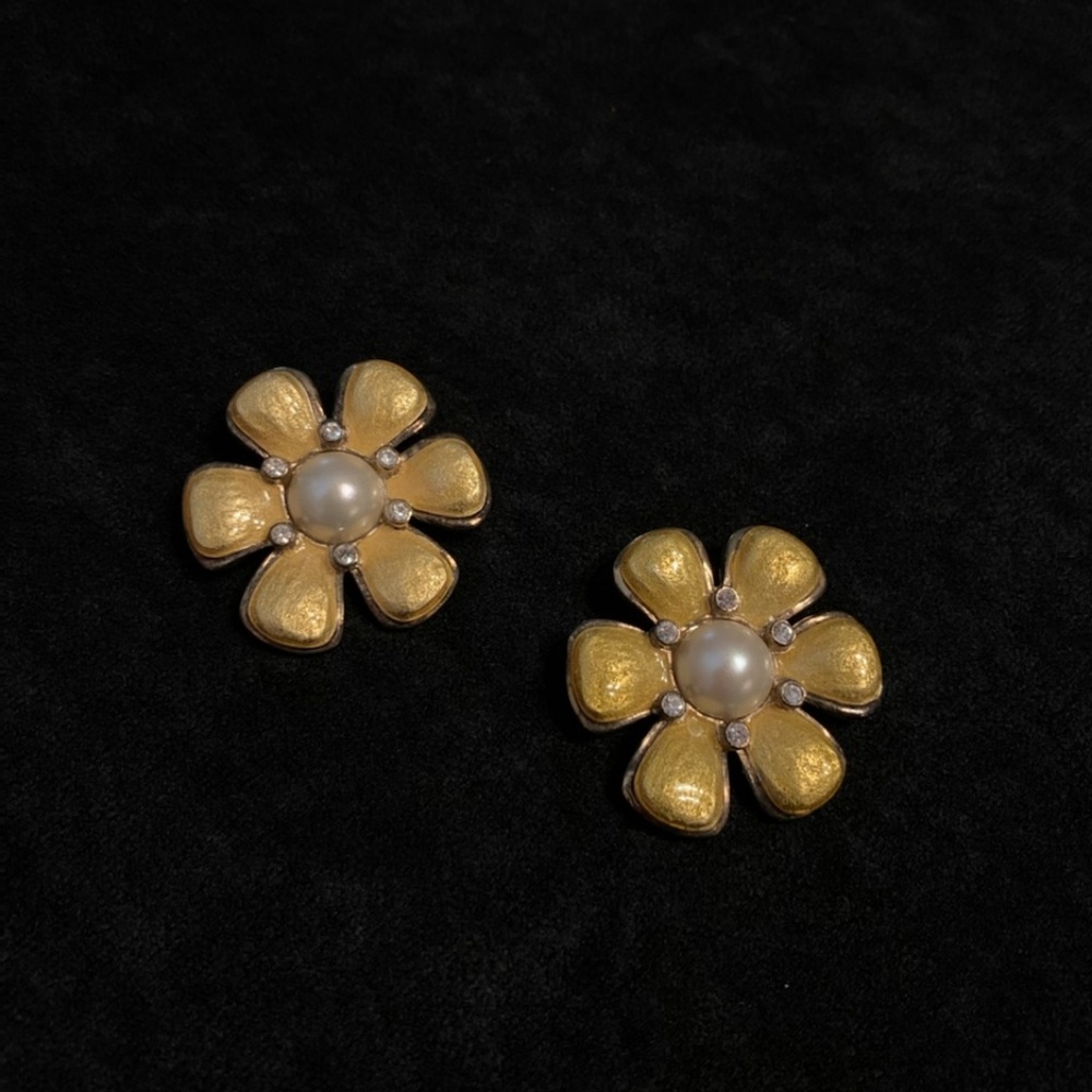 Carolee Daisy Pins